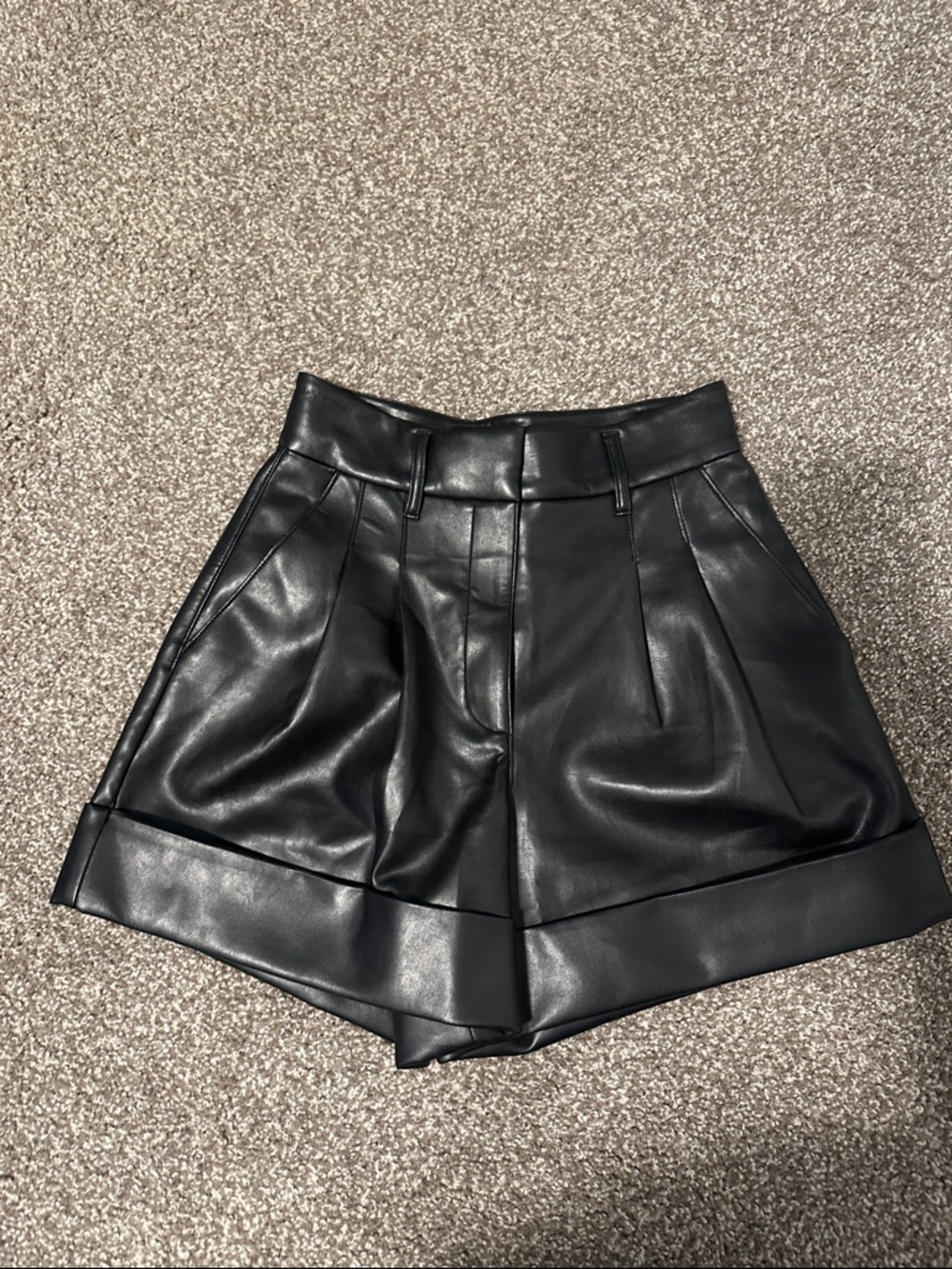 Aritzia Wilfred Black Faux Leather High-Waist Pleated Women’s Shorts